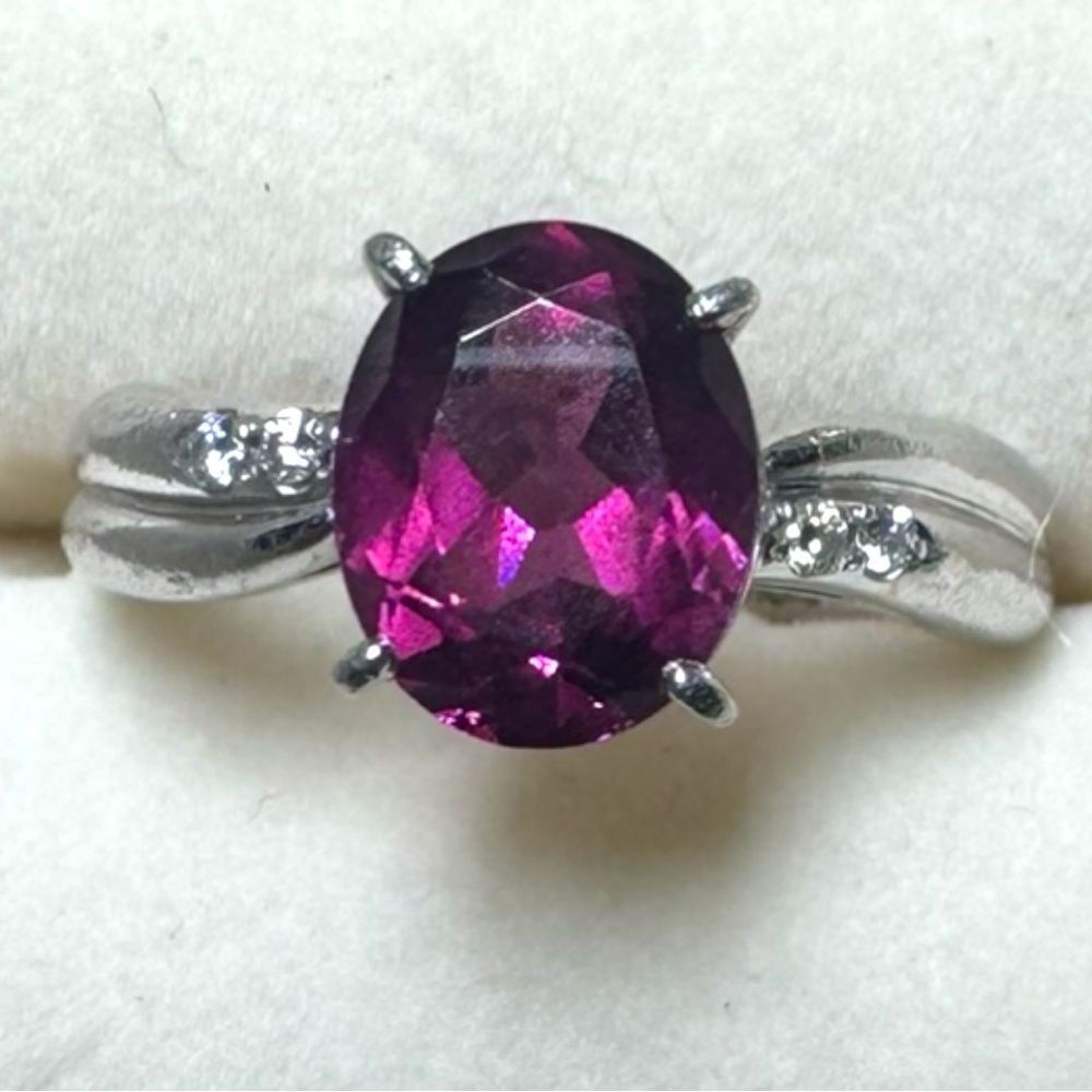 Natural 3.3 Carat Ruby & Four Diamonds Platinum P900 Ring